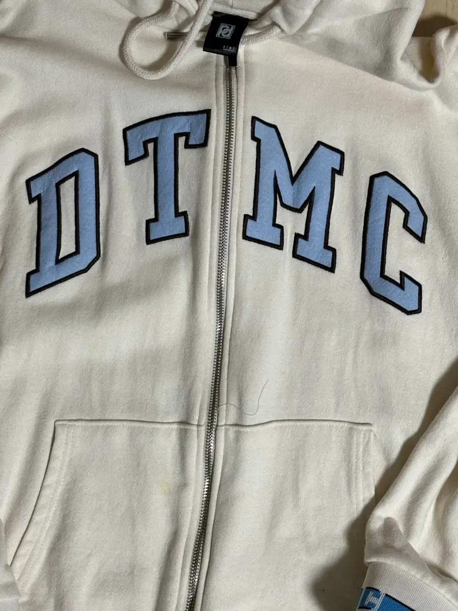 Dtmc 화이트 후드집업